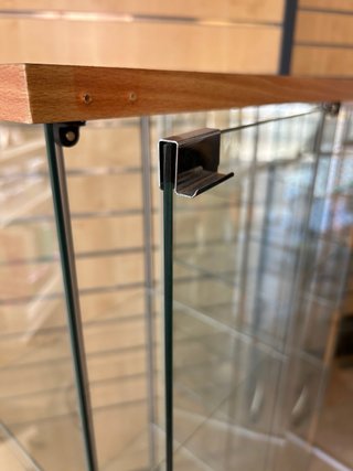 Estanterías de cristal y madera