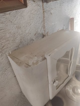 Armario pequeño antiguo blanco con espejo