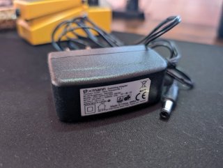 Pedal Bajo BOSSOverDriveODB-3 y F. de Alimentación