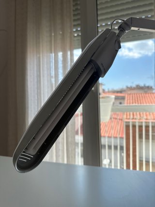 Lámpara de escritorio flexible plateada