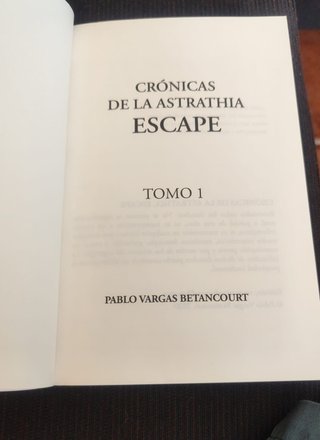 CRÓNICAS DE LA ASTRATHIA: Escape (Spanish Edition)