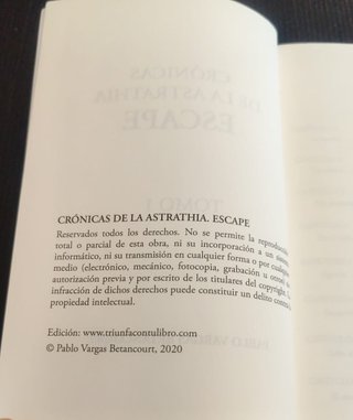 CRÓNICAS DE LA ASTRATHIA: Escape (Spanish Edition)
