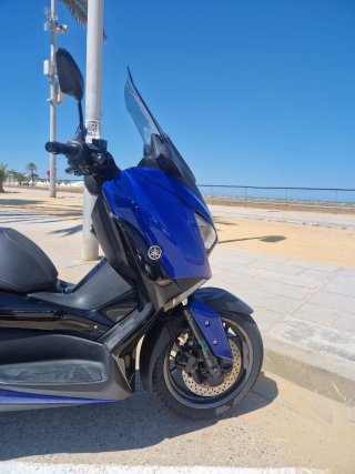 Yamaha XMAX 300