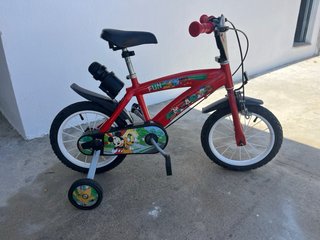 Bicicleta Mickey Mouse con ruedines