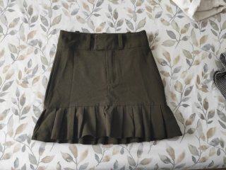 Lote 3 faldas y 1 pantalón