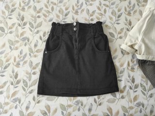 Lote 3 faldas y 1 pantalón