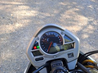 Honda Naked Blanca y Dorada