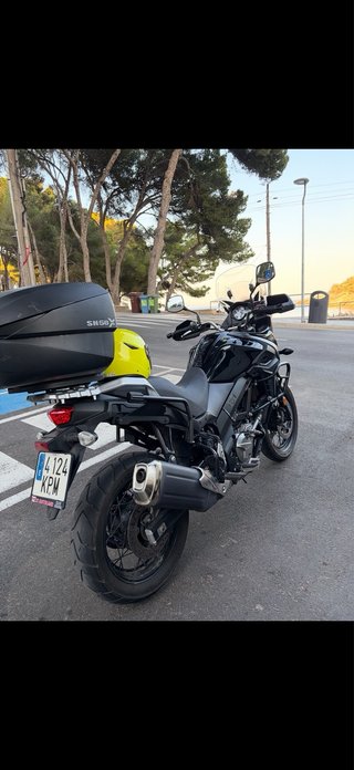 Suzuki V-Strom Adventure Negra