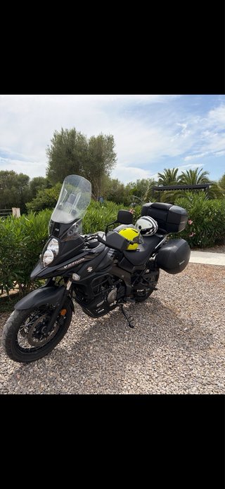 Suzuki V-Strom Adventure Negra