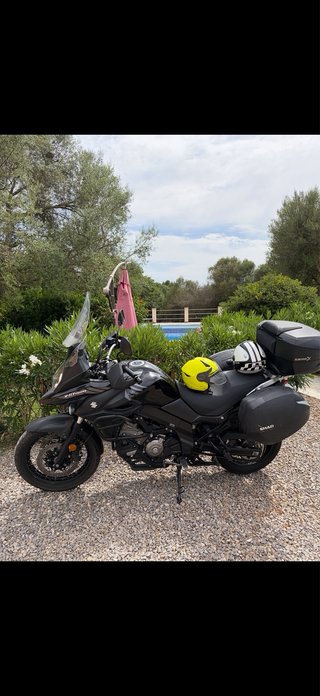Suzuki V-Strom Adventure Negra