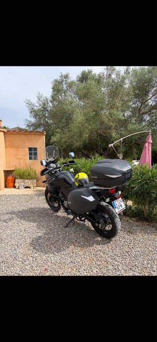 Suzuki V-Strom Adventure Negra