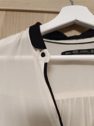 Camisa Zara Blanca con Detalles Negros Talla S