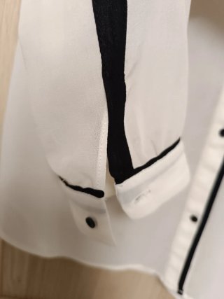 Camisa Zara Blanca con Detalles Negros Talla S