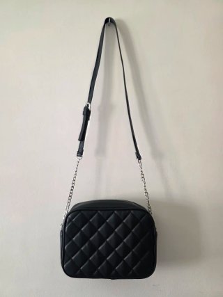 Bolso negro Stradivarius a estrenar