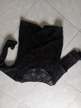 Sottogiacca in pizzo nero M