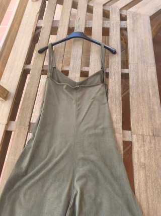 Mono de ante verde y guardapolvo