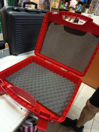 Maletines de plástico duro