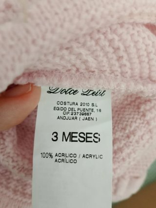 Gorro de bebé rosa tejido