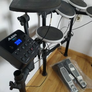 Batería Electrónica Alesis DM Lite