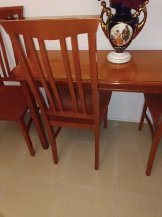 Mesa comedor extensible y 4 sillas madera