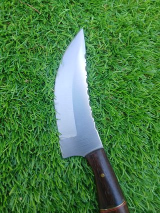 Cuchillo de caza con funda de cuero