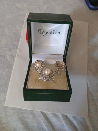 Conjunto Roselin: Anillo y Pendientes