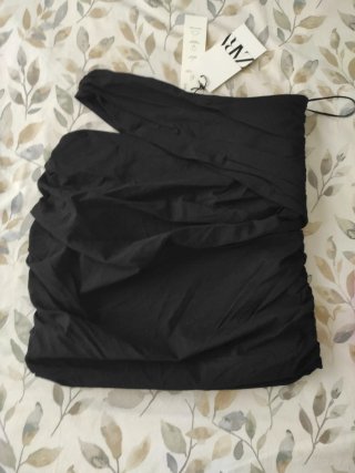 Lote 2 tops Zara y Bershka negro y fucsia talla XS