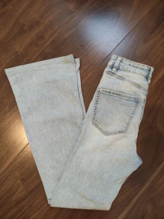 Vaqueros Stradivarius Campana Talla 34