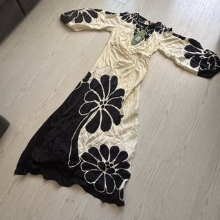Vestido Farm Rio floral blanco y negro Talla S
