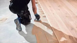 Colocación suelos parquet baldosas vinilo tarima