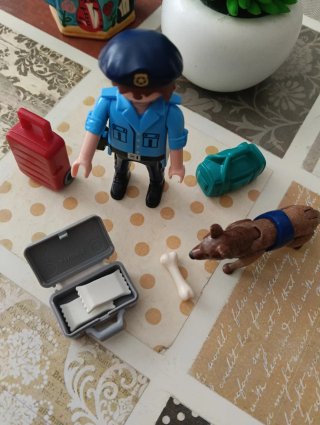 Playmobil Policía con Perro y Maleta