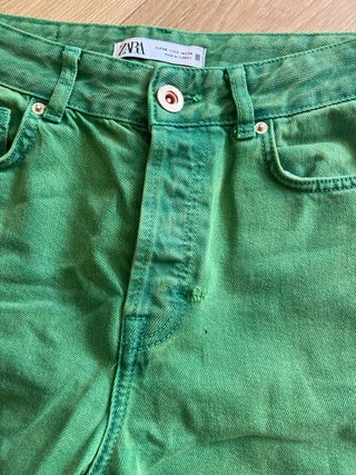Pantalones vaqueros Zara verdes talla 34