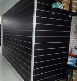 Panel expositor para zapatos/bolsos .Medidas 2,40