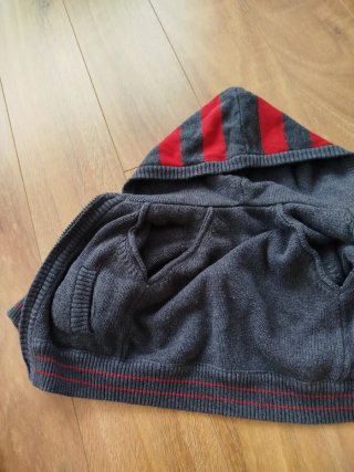 Jersey rayas gris y rojo, doble cara, talla 6 mese