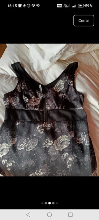 Vestido elegante negro floral