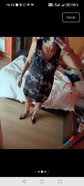 Vestido elegante negro floral