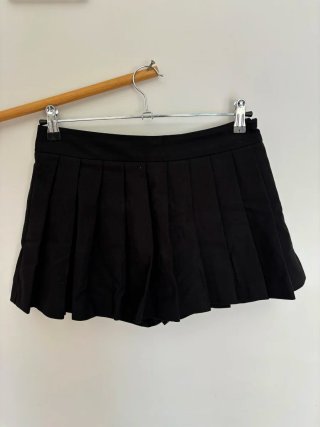 Minifalda negra de tablas