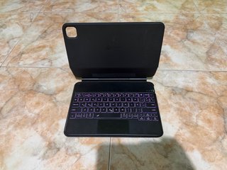 Custodia con tastiera per iPad Air 5ª Gen Nero