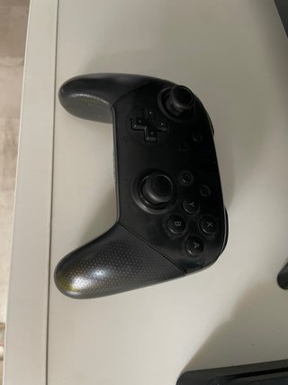 Nintendo Switch con mando Pro, juegos y funda