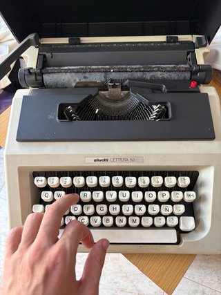 Máquina de escribir Olivetti LETTERA 50