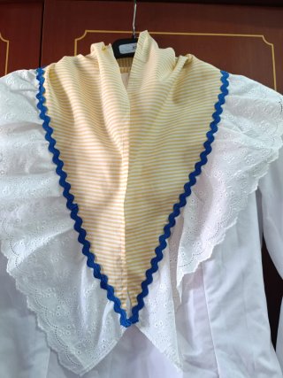 Mantoncillo Flamenco Blanco y Amarillo