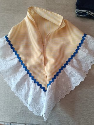 Mantoncillo Flamenco Blanco y Amarillo
