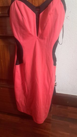 Vestido Negro con Detalles Plateados
