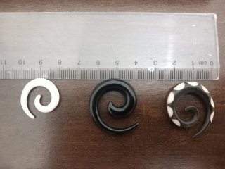 Dilataciones espiral negro y blanco