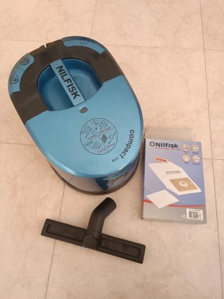 Aspiradora Nilfisk Compact C218 + Accesorios