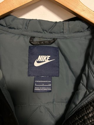 Chaqueta Nike acolchada con capucha