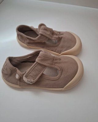 Zapatilla lona Igor T-Strap Talla 23