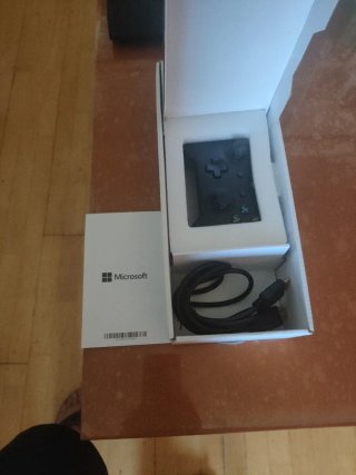 Xbox One X Negra + mando +6 Juegos