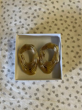 Pendientes dorados diseño orgánico