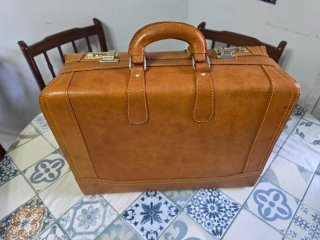 Maletín Cuero Vintage Combinación Dorado.